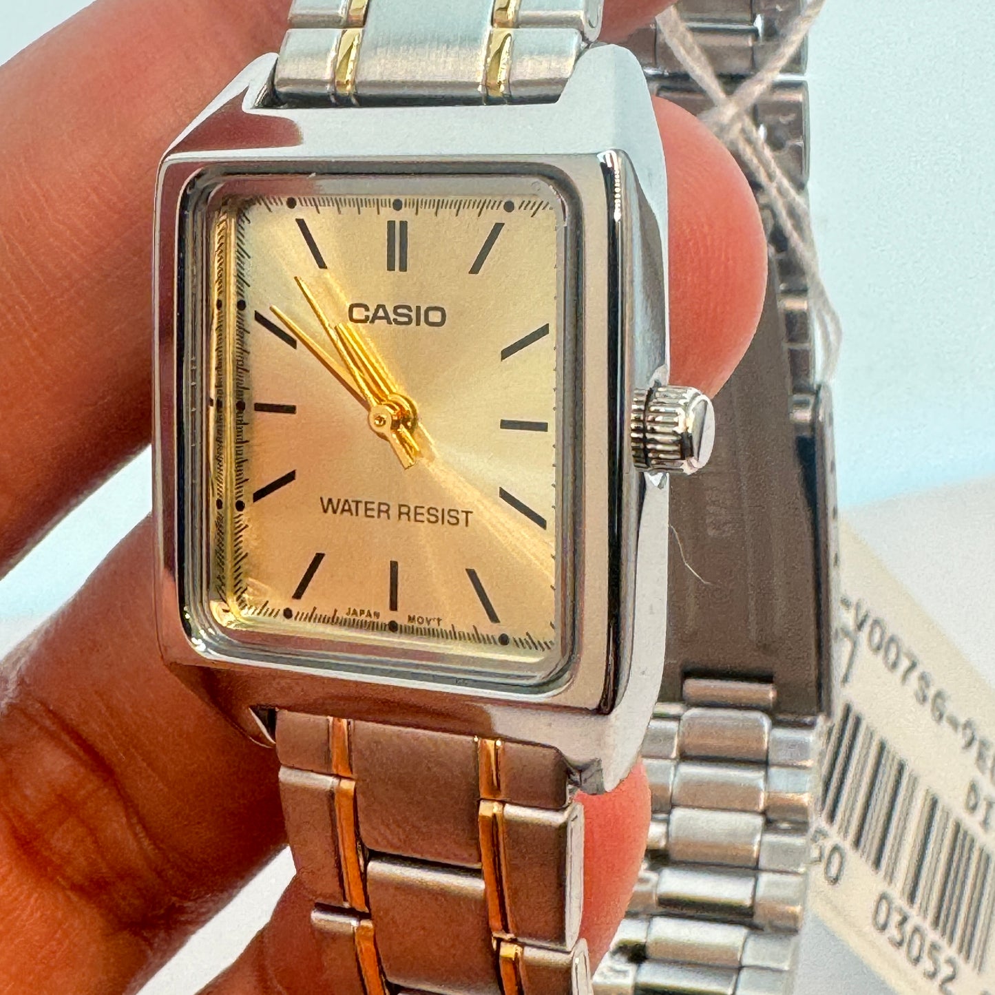Ladies Casio Watch Adult /Ladies or for Young Teen Bracelet Watch too
extra small size
Fancy Band New Watch
Stainless Steel
New Battery Installed Inside
Band Length is aroud 7 inches Long
30 mm Diameter Extra Small