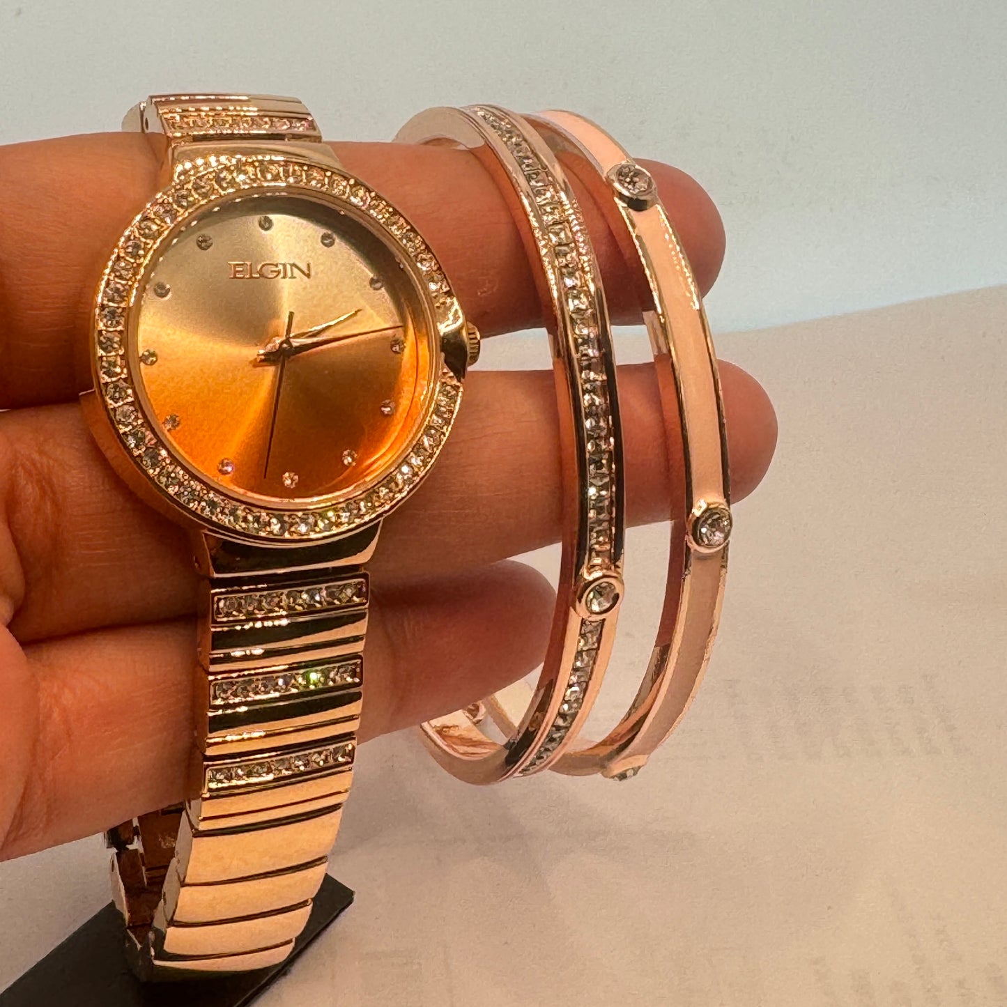Elgin Watch Adult /Ladies or for Young Teen ,Bracelet with Set Watch too extra small size Fancy Band Goldtone Color New Battery Installed Inside Band Length is aroud 7 inches Long 20 mm Diameter Extra Small