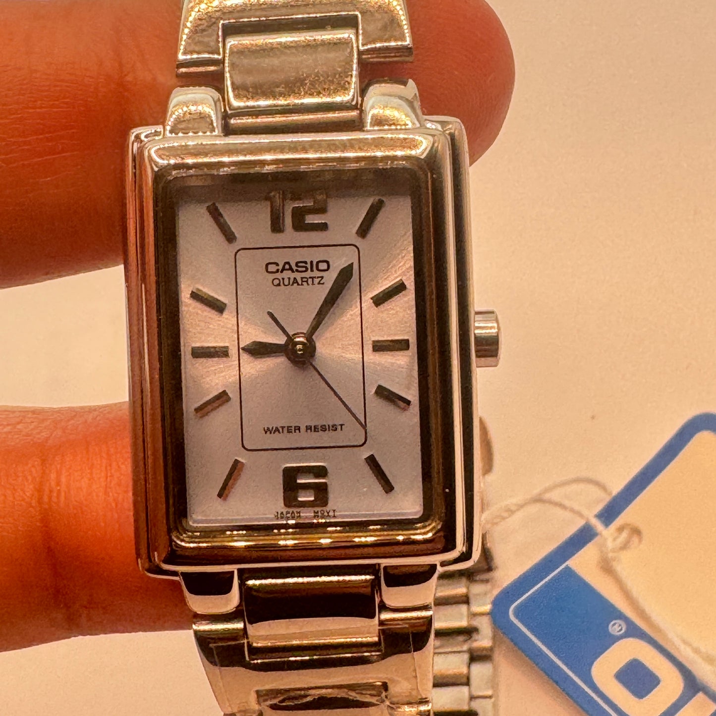 Ladies Casio Watch Adult /Ladies or for Young Teen Bracelet Watch too
extra small size
Fancy Band New Watch
Stainless Steel
New Battery Installed Inside
Band Length is aroud 7 inches Long
30 mm Diameter Extra Small