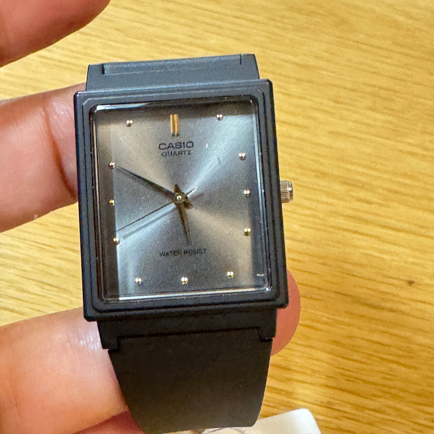 Casio Watch
Unisex Size 34mm Diameter
For Ladies / Men / Teen too
New Item
New Battery Inside
Rubber Band Fits up to 8 inches Long
Lightweight in Your Wrist