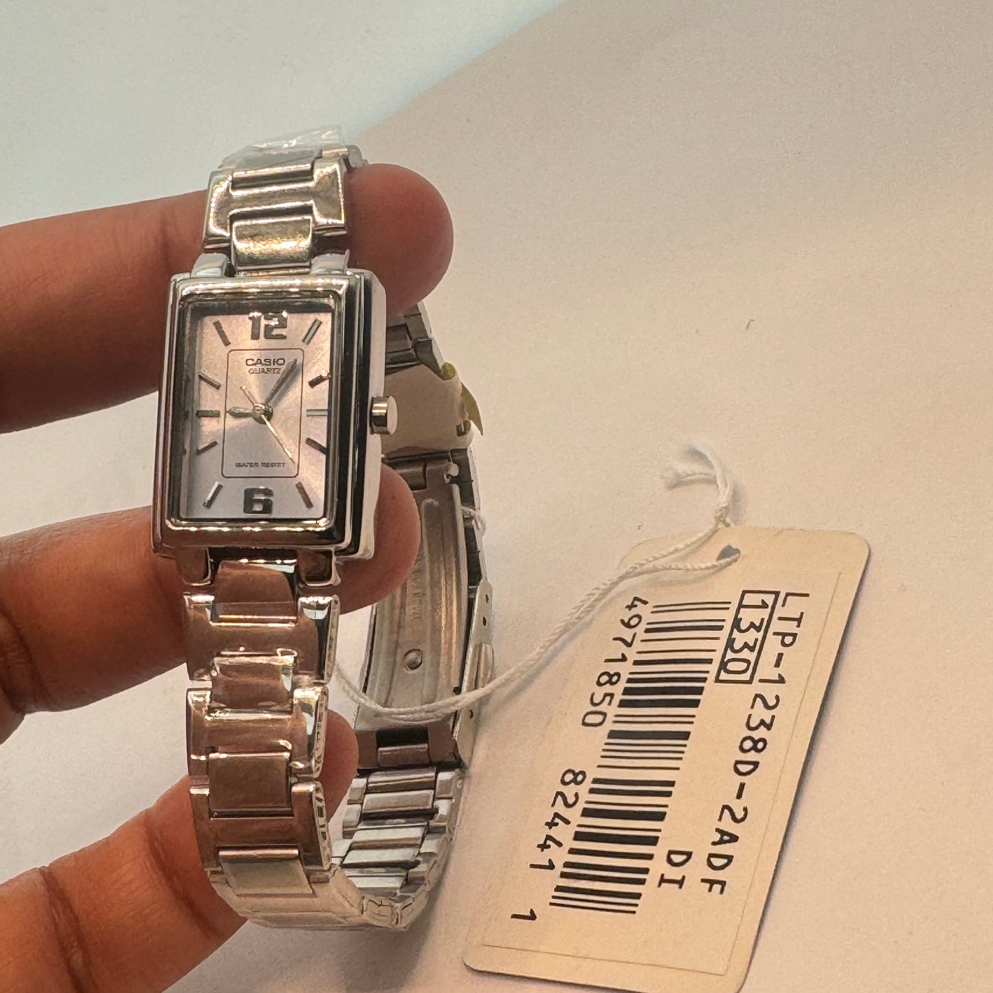 Ladies Casio Watch Adult /Ladies or for Young Teen Bracelet Watch too
extra small size
Fancy Band New Watch
Stainless Steel
New Battery Installed Inside
Band Length is aroud 7 inches Long
30 mm Diameter Extra Small