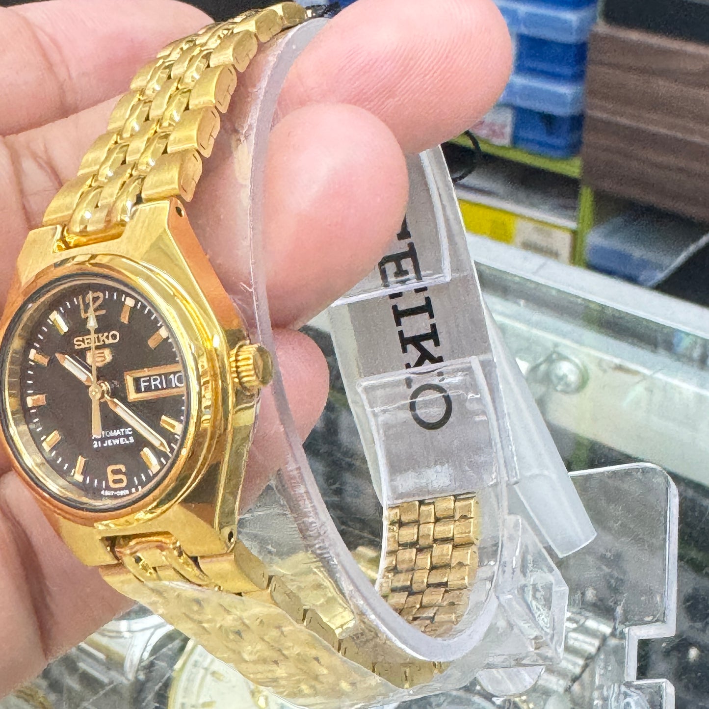 Seiko Adult Ladies or Young Teen Size 25mm Diameter, 7 inches Long, No Battery Needed , Automatic movement , Brand New Item . Stainless Steel Goldtone Color .