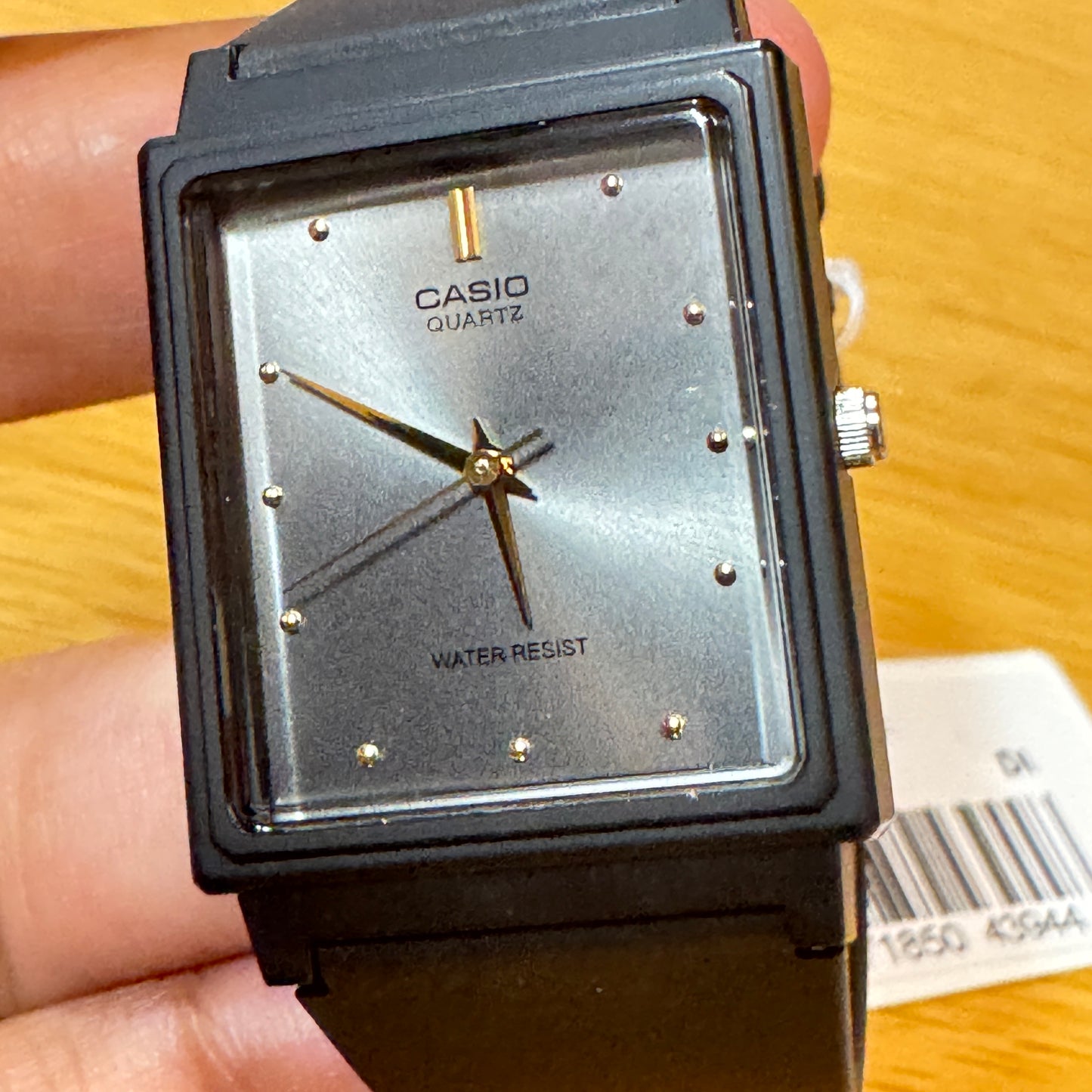Casio Watch
Unisex Size 34mm Diameter
For Ladies / Men / Teen too
New Item
New Battery Inside
Rubber Band Fits up to 8 inches Long
Lightweight in Your Wrist