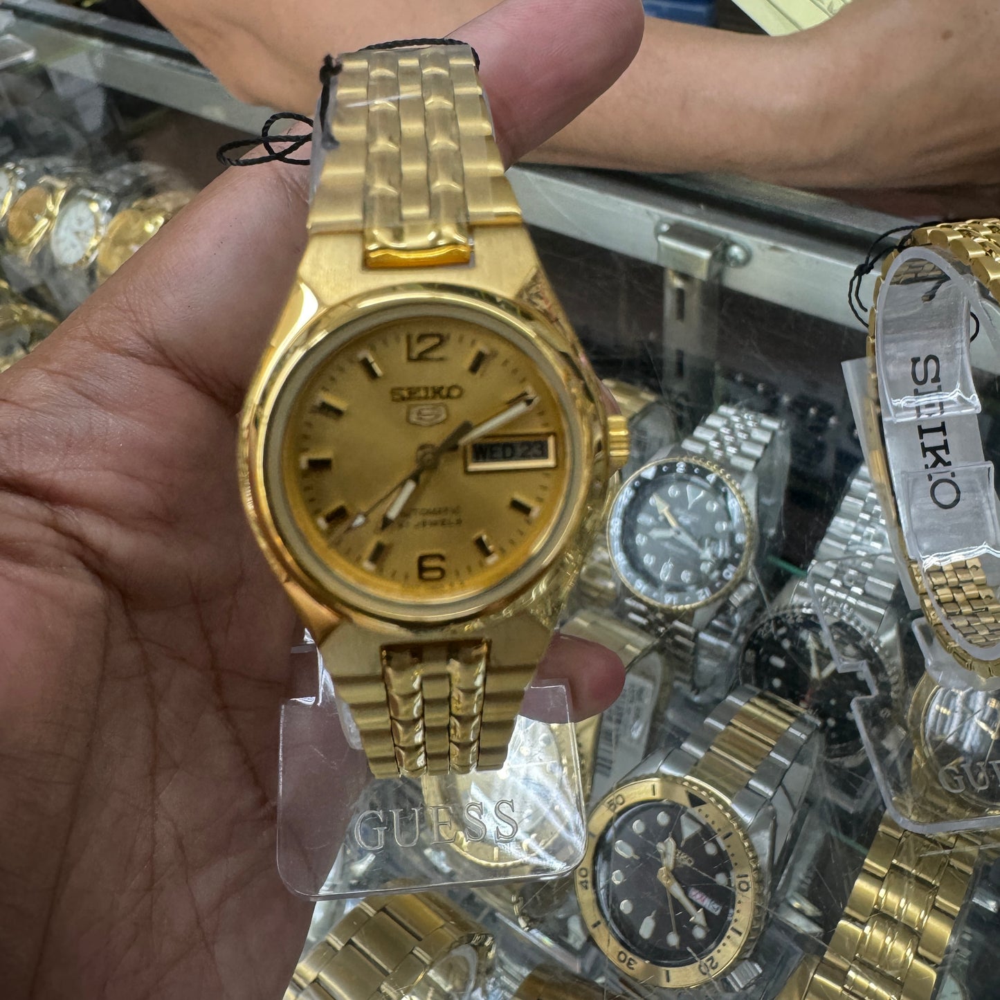 Seiko Adult Ladies or Young Teen Size 25mm Diameter, 7 inches Long, No Battery Needed , Automatic movement , Brand New Item . Stainless Steel Goldtone Color .