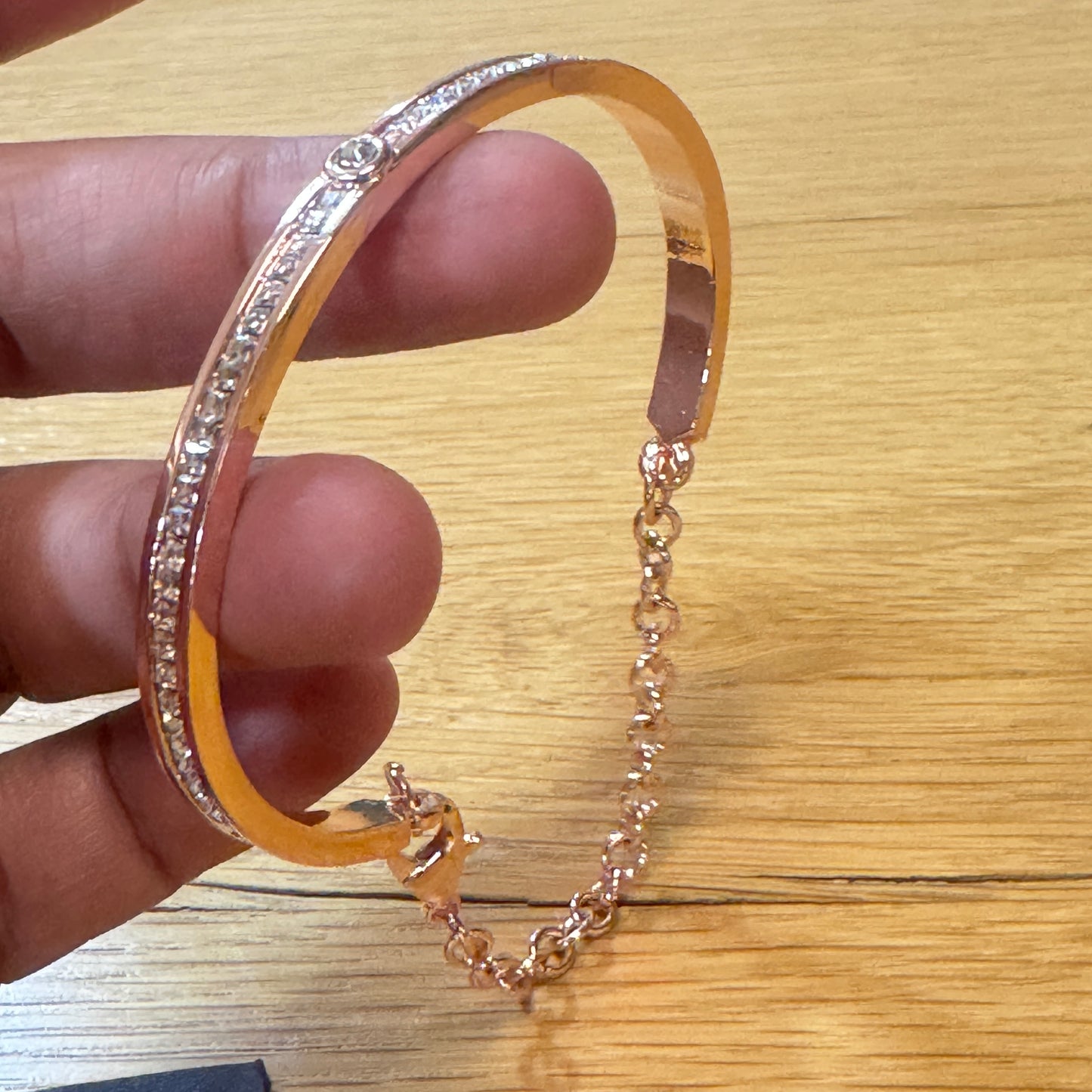 Elgin Watch Adult /Ladies or for Young Teen ,Bracelet with Set Watch too extra small size Fancy Band Goldtone Color New Battery Installed Inside Band Length is aroud 7 inches Long 20 mm Diameter Extra Small