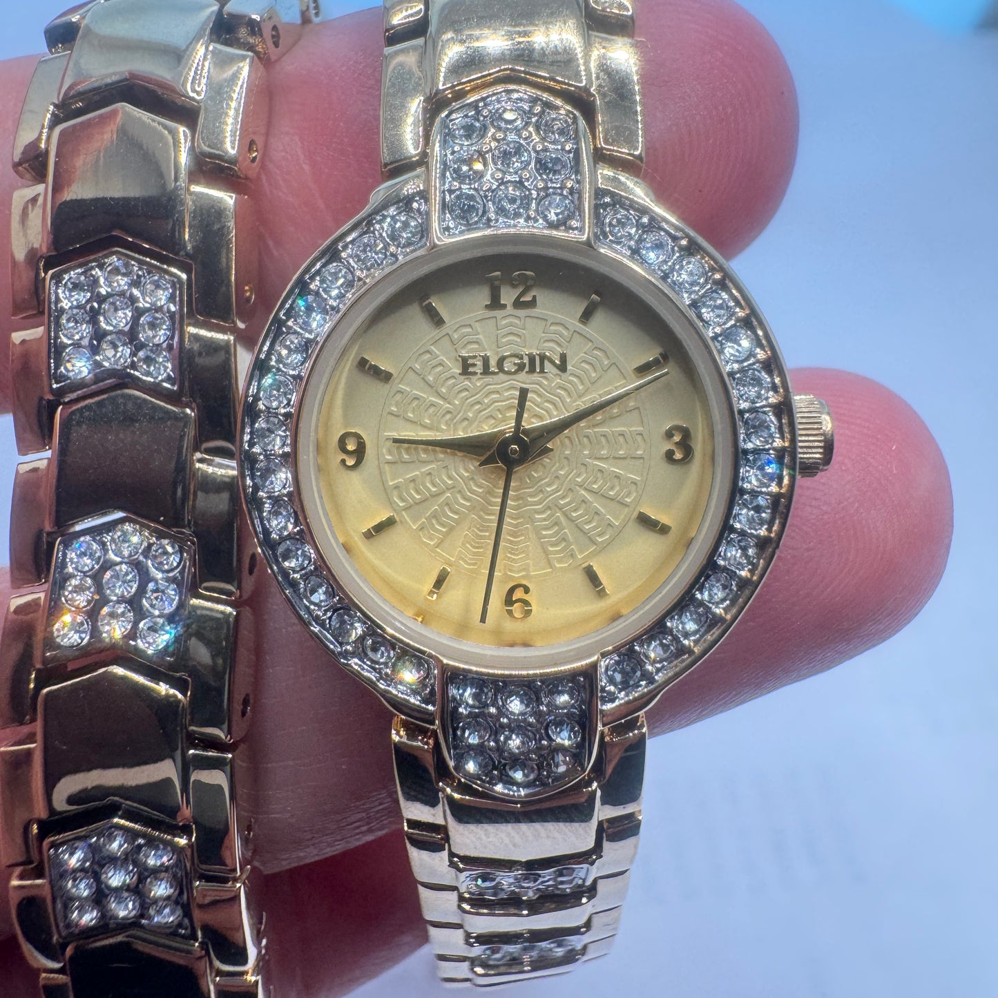 Elgin Watch Adult /Ladies or for Young Teen ,Bracelet with Set Watch too extra small size Fancy Band Goldtone Color New Battery Installed Inside Band Length is aroud 7 inches Long 20 mm Diameter Extra Small
