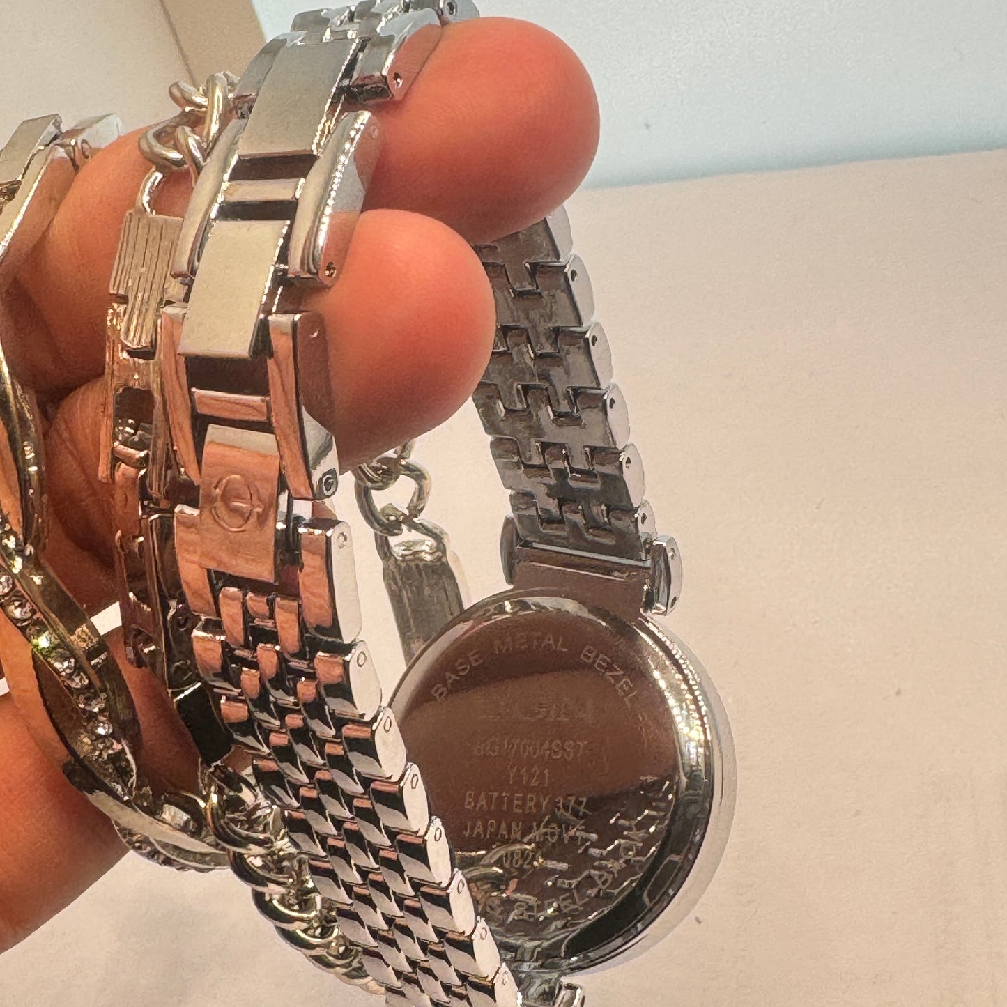 Elgin Watch Adult /Ladies or for Young Teen ,Bracelet with Set Watch too extra small size Fancy Band Goldtone Color New Battery Installed Inside Band Length is aroud 7 inches Long 20 mm Diameter Extra Small