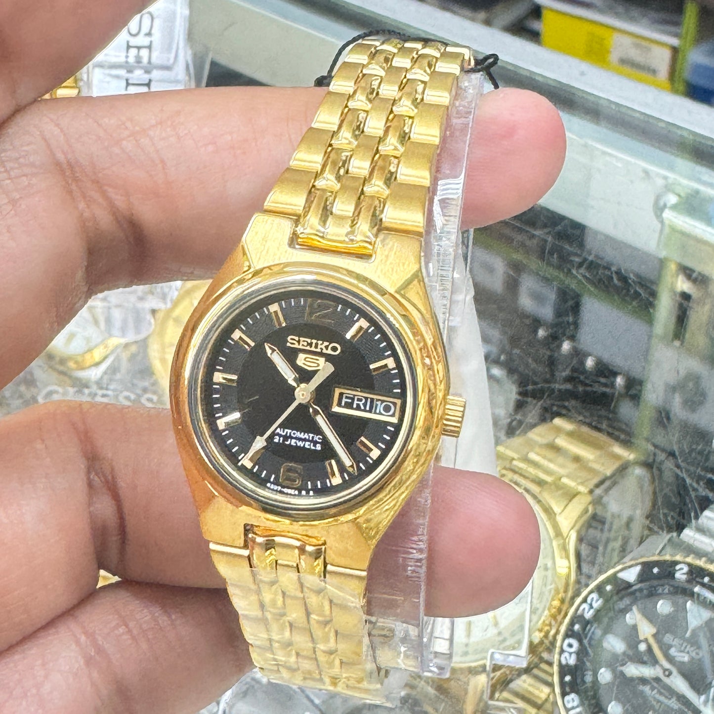 Seiko Adult Ladies or Young Teen Size 25mm Diameter, 7 inches Long, No Battery Needed , Automatic movement , Brand New Item . Stainless Steel Goldtone Color .