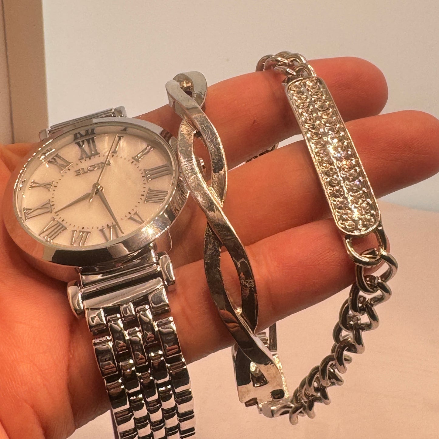 Elgin Watch Adult /Ladies or for Young Teen ,Bracelet with Set Watch too extra small size Fancy Band Goldtone Color New Battery Installed Inside Band Length is aroud 7 inches Long 20 mm Diameter Extra Small