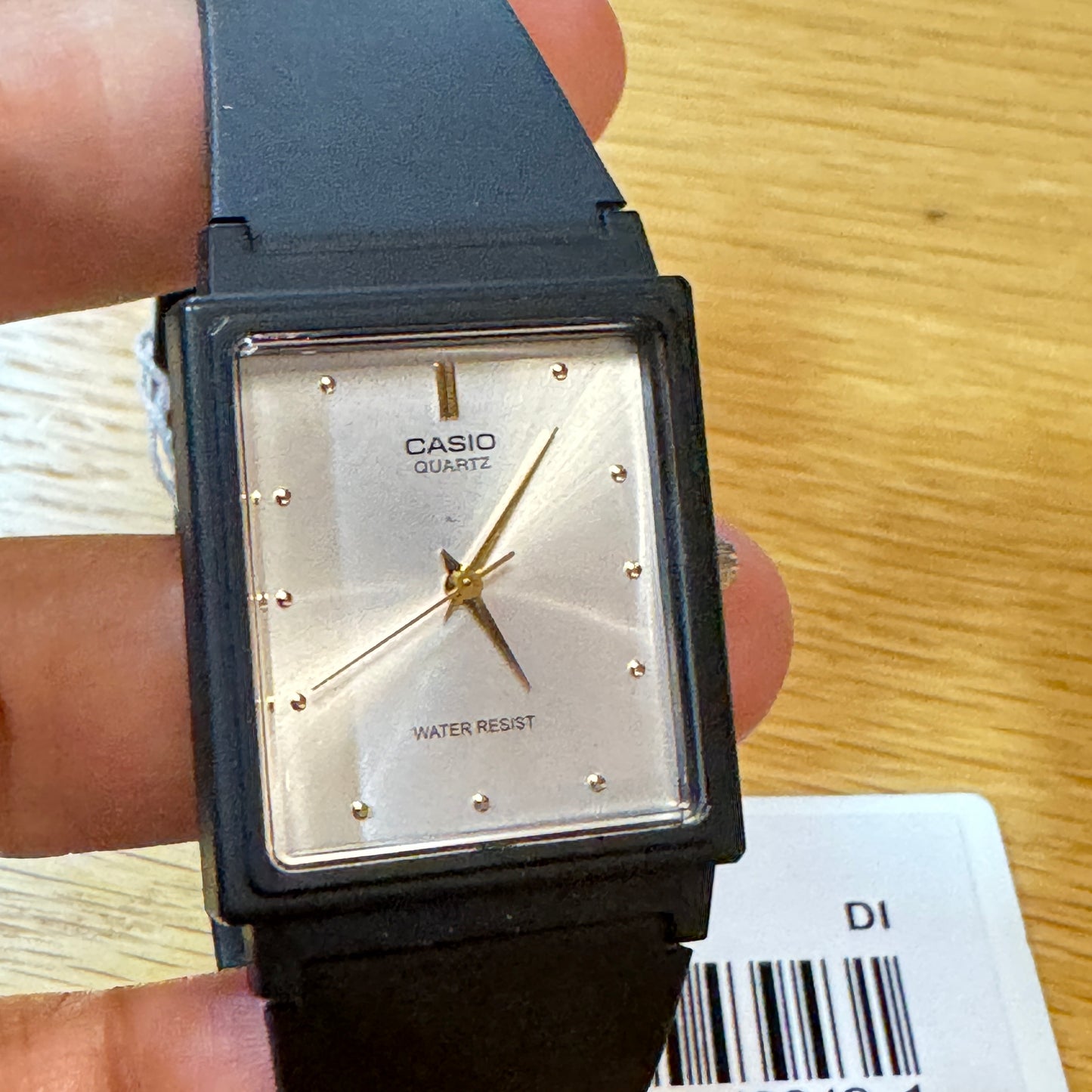 Casio Watch
Unisex Size 34mm Diameter
For Ladies / Men / Teen too
New Item
New Battery Inside
Rubber Band Fits up to 8 inches Long
Lightweight in Your Wrist