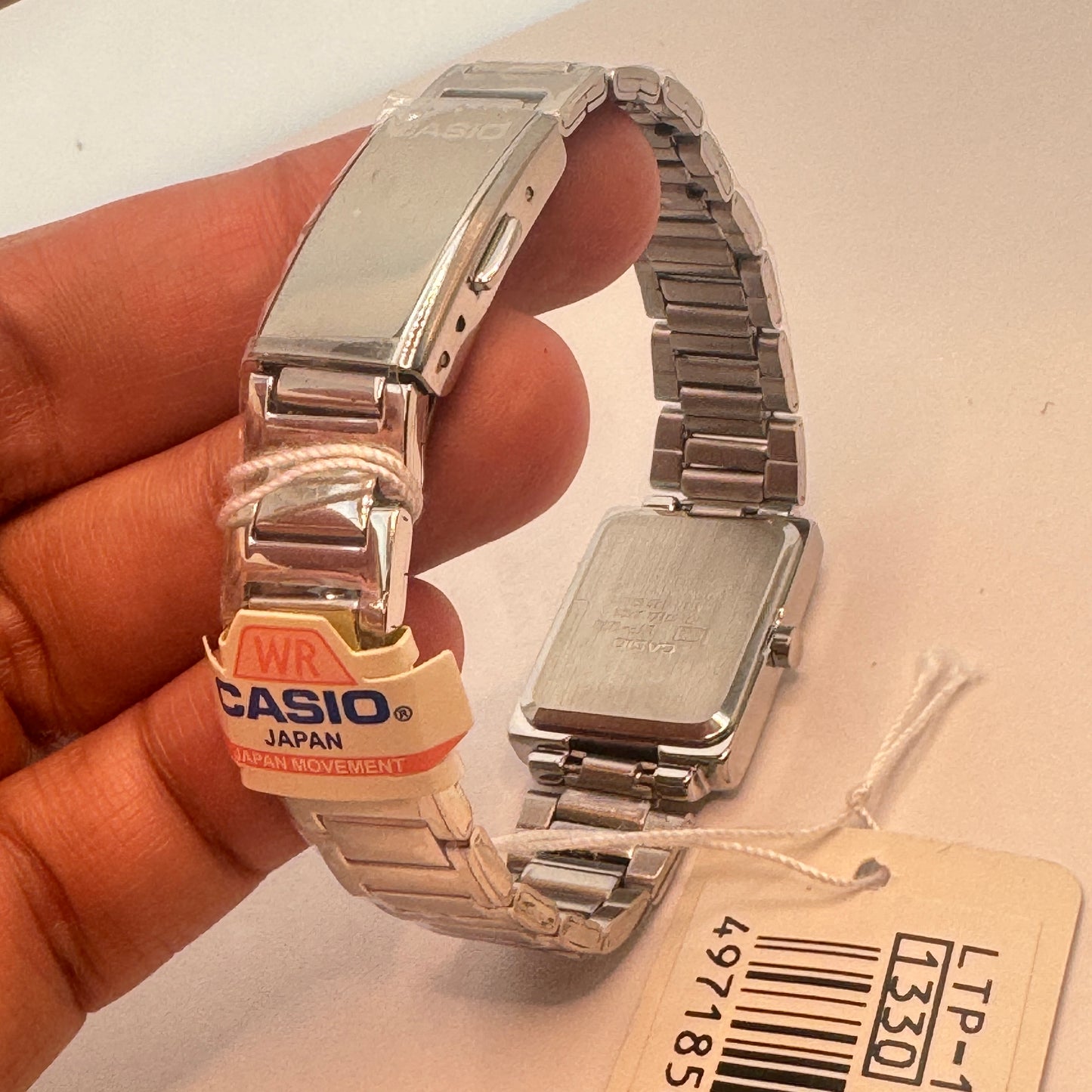 Ladies Casio Watch Adult /Ladies or for Young Teen Bracelet Watch too
extra small size
Fancy Band New Watch
Stainless Steel
New Battery Installed Inside
Band Length is aroud 7 inches Long
30 mm Diameter Extra Small