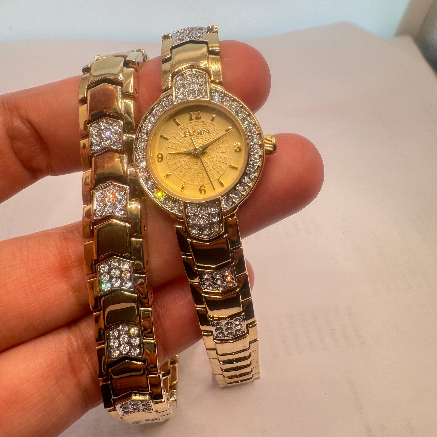 Elgin Watch Adult /Ladies or for Young Teen ,Bracelet with Set Watch too extra small size Fancy Band Goldtone Color New Battery Installed Inside Band Length is aroud 7 inches Long 20 mm Diameter Extra Small