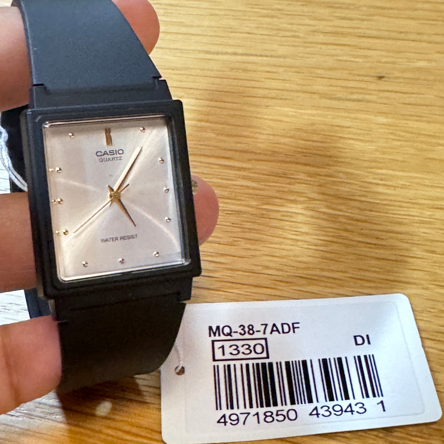 Casio Watch
Unisex Size 34mm Diameter
For Ladies / Men / Teen too
New Item
New Battery Inside
Rubber Band Fits up to 8 inches Long
Lightweight in Your Wrist