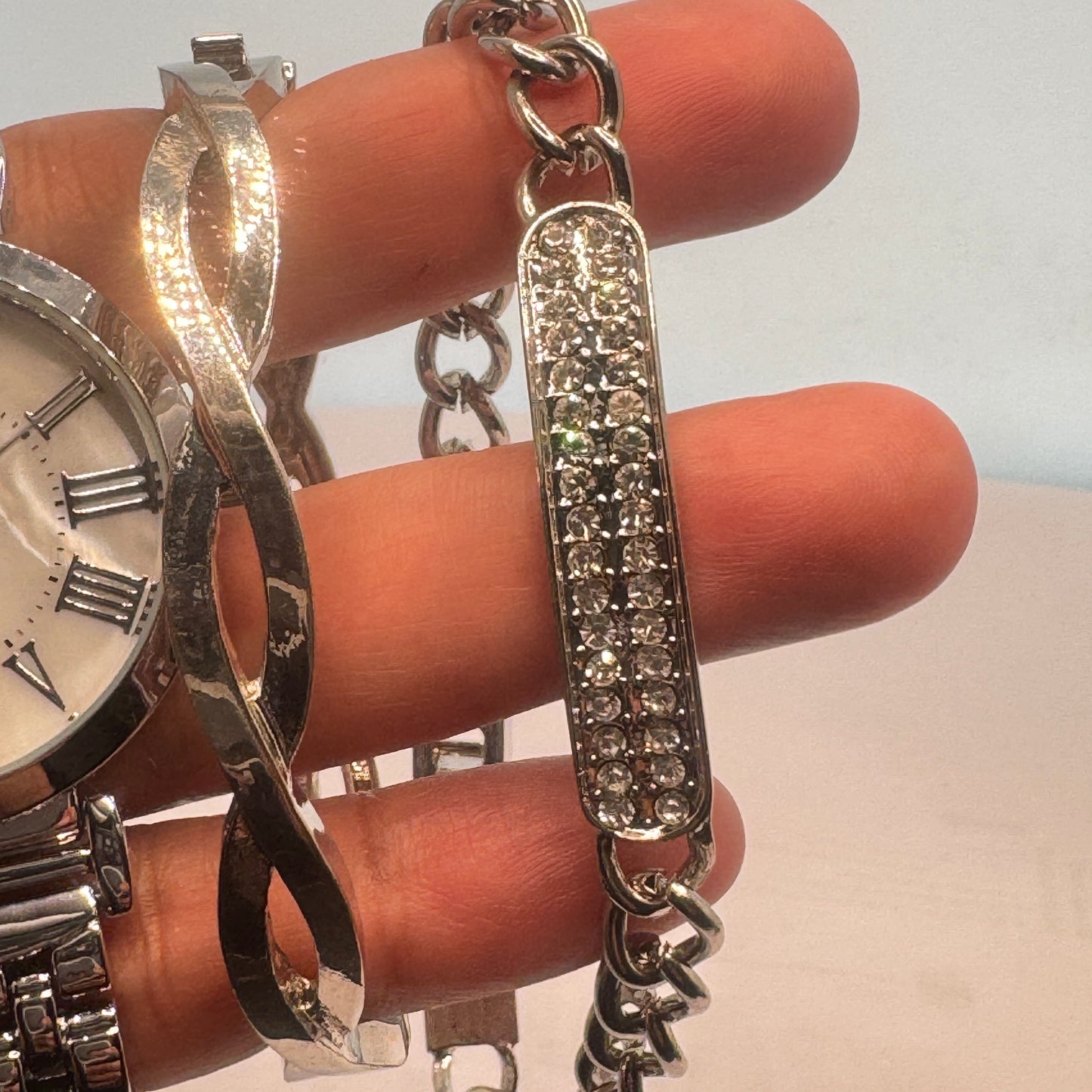 Elgin Watch Adult /Ladies or for Young Teen ,Bracelet with Set Watch too extra small size Fancy Band Goldtone Color New Battery Installed Inside Band Length is aroud 7 inches Long 20 mm Diameter Extra Small