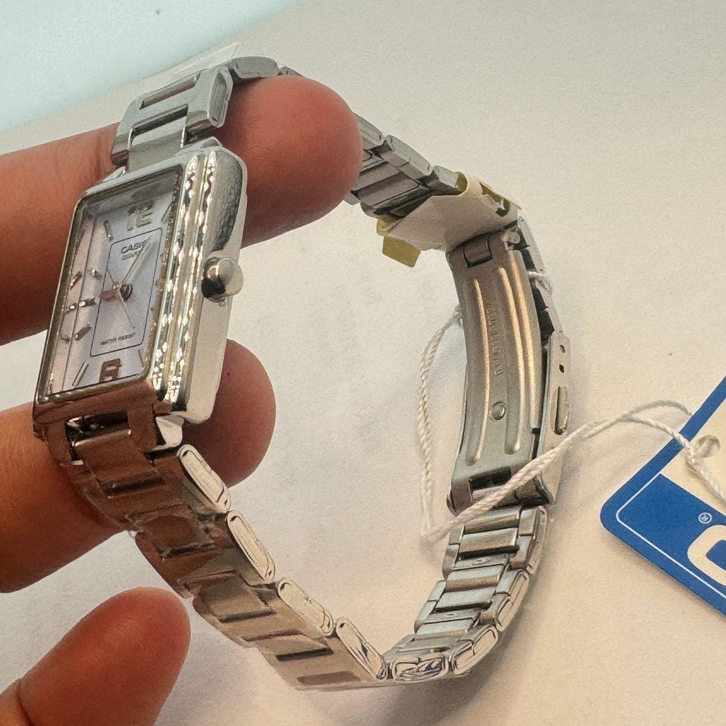 Ladies Casio Watch Adult /Ladies or for Young Teen Bracelet Watch too
extra small size
Fancy Band New Watch
Stainless Steel
New Battery Installed Inside
Band Length is aroud 7 inches Long
30 mm Diameter Extra Small