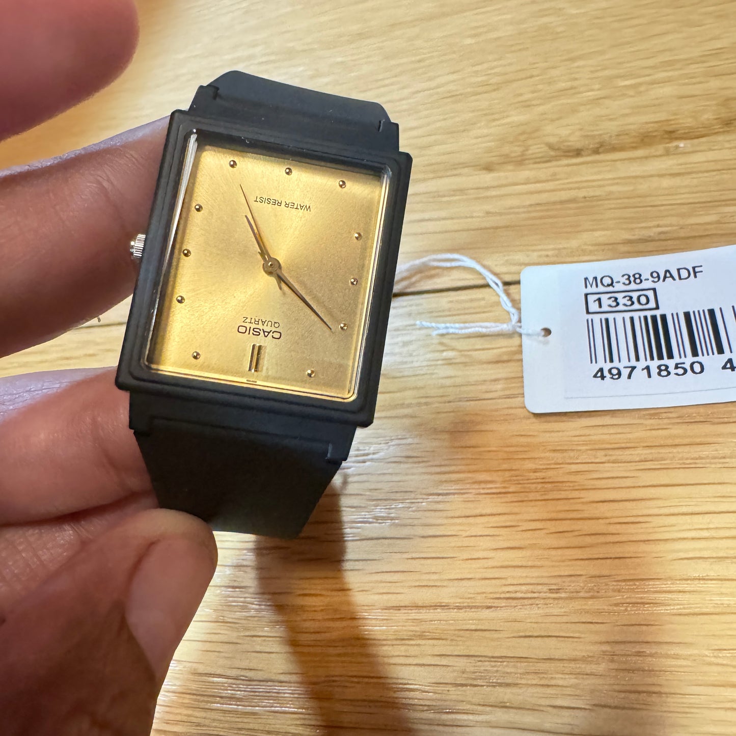 Casio Watch
Unisex Size 34mm Diameter
For Ladies / Men / Teen too
New Item
New Battery Inside
Rubber Band Fits up to 8 inches Long
Lightweight in Your Wrist