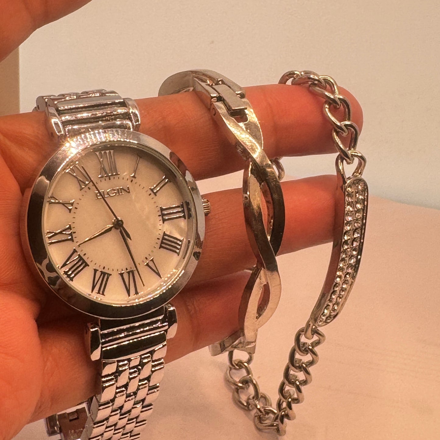 Elgin Watch Adult /Ladies or for Young Teen ,Bracelet with Set Watch too extra small size Fancy Band Goldtone Color New Battery Installed Inside Band Length is aroud 7 inches Long 20 mm Diameter Extra Small
