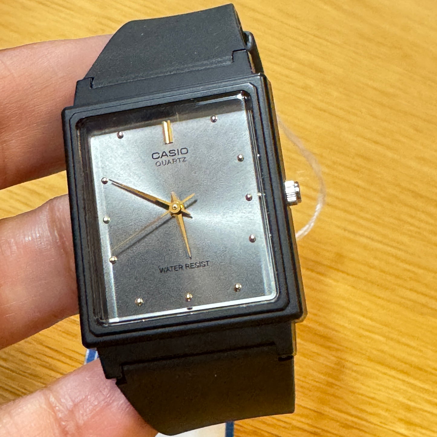 Casio Watch
Unisex Size 34mm Diameter
For Ladies / Men / Teen too
New Item
New Battery Inside
Rubber Band Fits up to 8 inches Long
Lightweight in Your Wrist