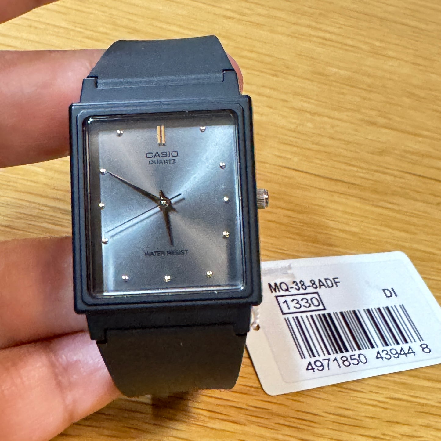 Casio Watch
Unisex Size 34mm Diameter
For Ladies / Men / Teen too
New Item
New Battery Inside
Rubber Band Fits up to 8 inches Long
Lightweight in Your Wrist