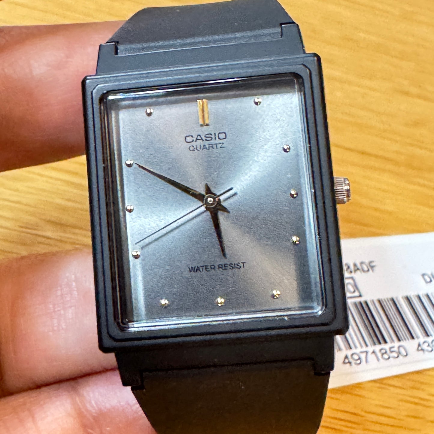 Casio Watch
Unisex Size 34mm Diameter
For Ladies / Men / Teen too
New Item
New Battery Inside
Rubber Band Fits up to 8 inches Long
Lightweight in Your Wrist