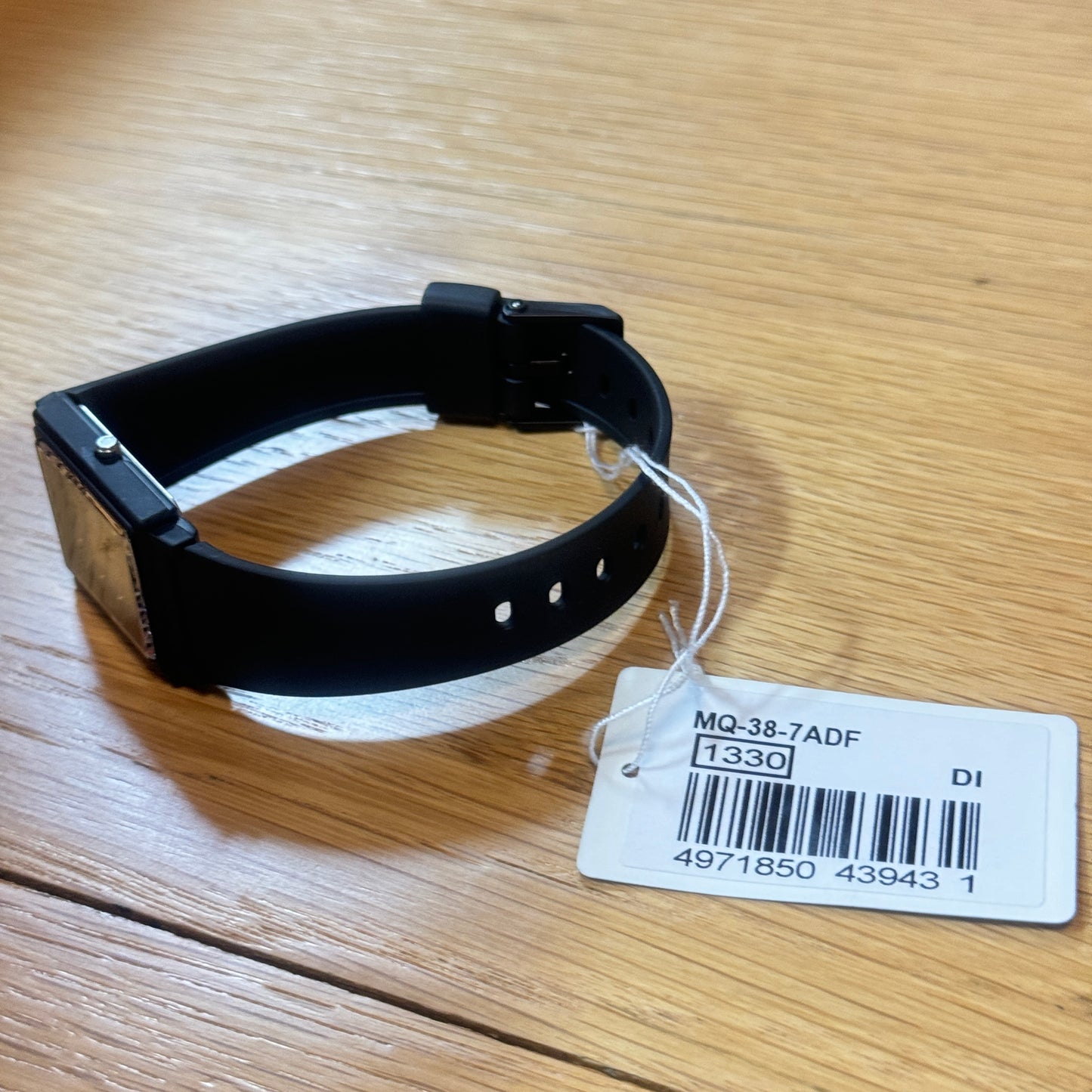 Casio Watch
Unisex Size 34mm Diameter
For Ladies / Men / Teen too
New Item
New Battery Inside
Rubber Band Fits up to 8 inches Long
Lightweight in Your Wrist
