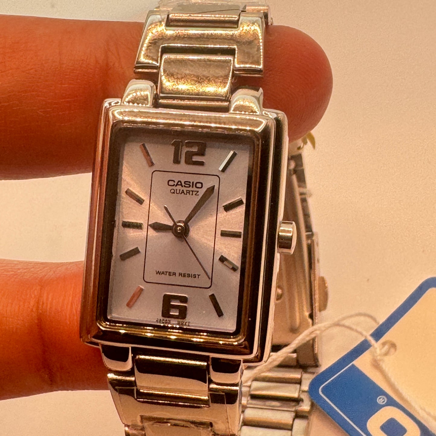 Ladies Casio Watch Adult /Ladies or for Young Teen Bracelet Watch too
extra small size
Fancy Band New Watch
Stainless Steel
New Battery Installed Inside
Band Length is aroud 7 inches Long
30 mm Diameter Extra Small