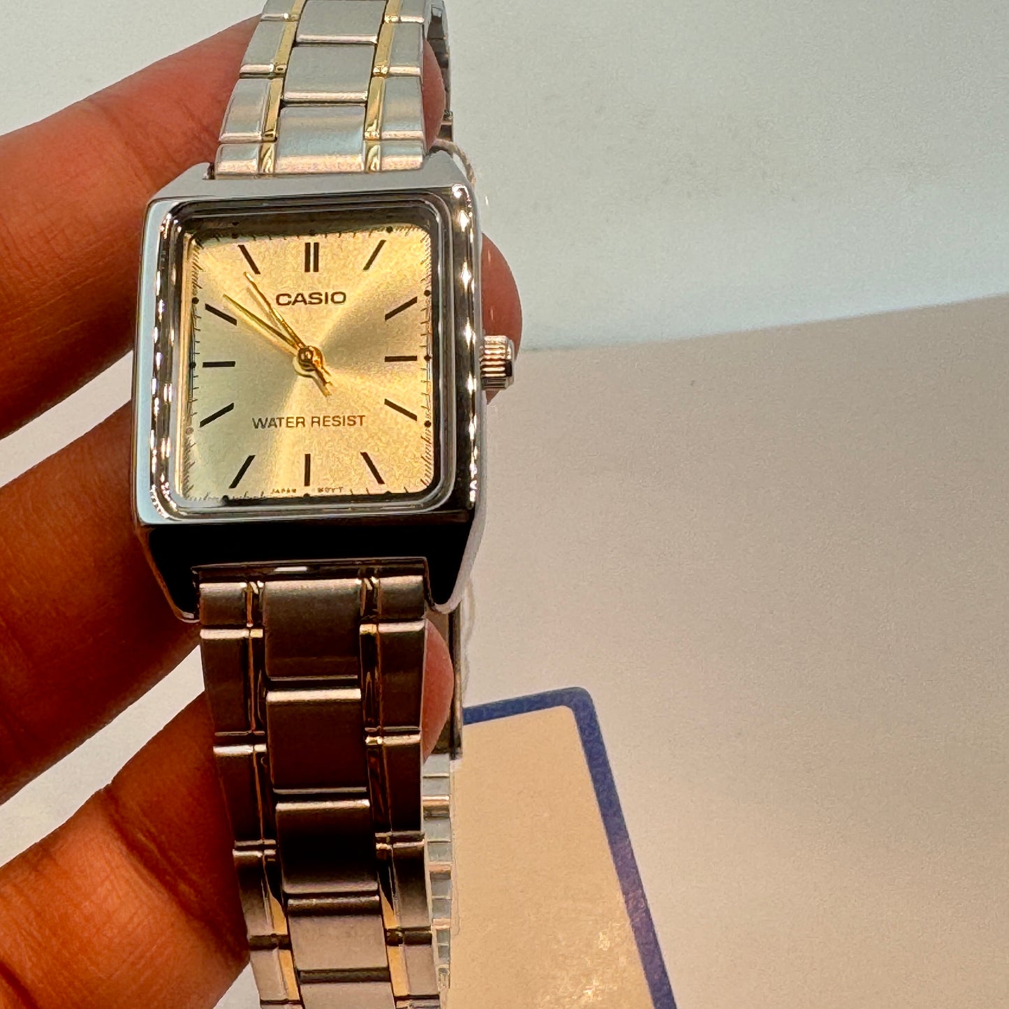 Ladies Casio Watch Adult /Ladies or for Young Teen Bracelet Watch too
extra small size
Fancy Band New Watch
Stainless Steel
New Battery Installed Inside
Band Length is aroud 7 inches Long
30 mm Diameter Extra Small