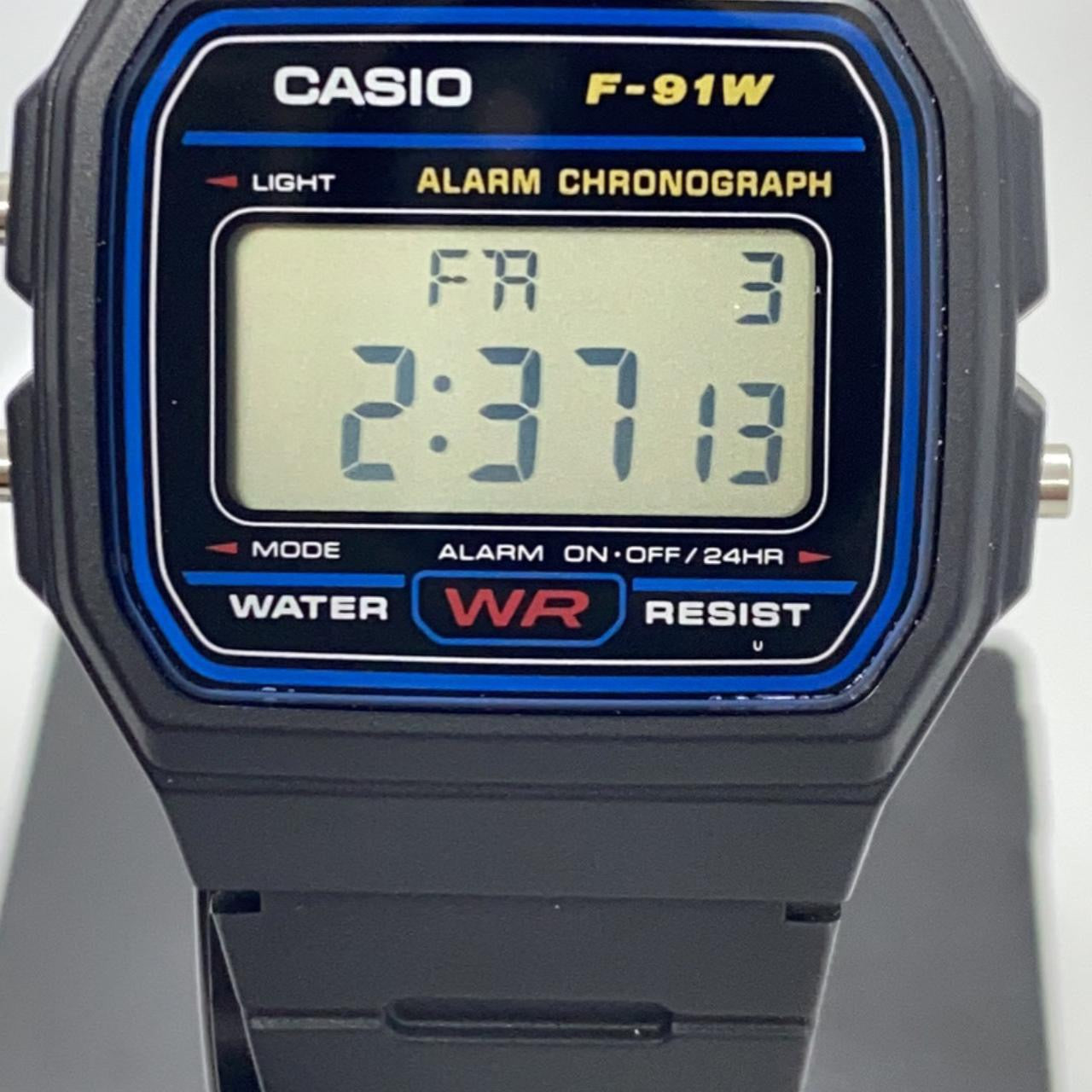 Casio Black Color Unisex Watch Brand New Watch
34mm Diameter
Rubber Black Band
Lightweight in your wrist
Classic Digital Style