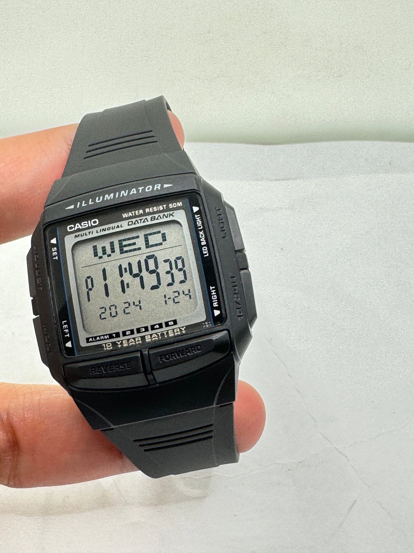 CASIO SPORTS WATCH FOR UNISEX SIZE , FOR MEN, LADIES OR FOR TEEN 34 MM DIAMETER CASUAL WORK OR DAILY WATCH BRAND NEW ITEM RUBBER PLASTIC BAND 9 INCHES ROUND LONG 
