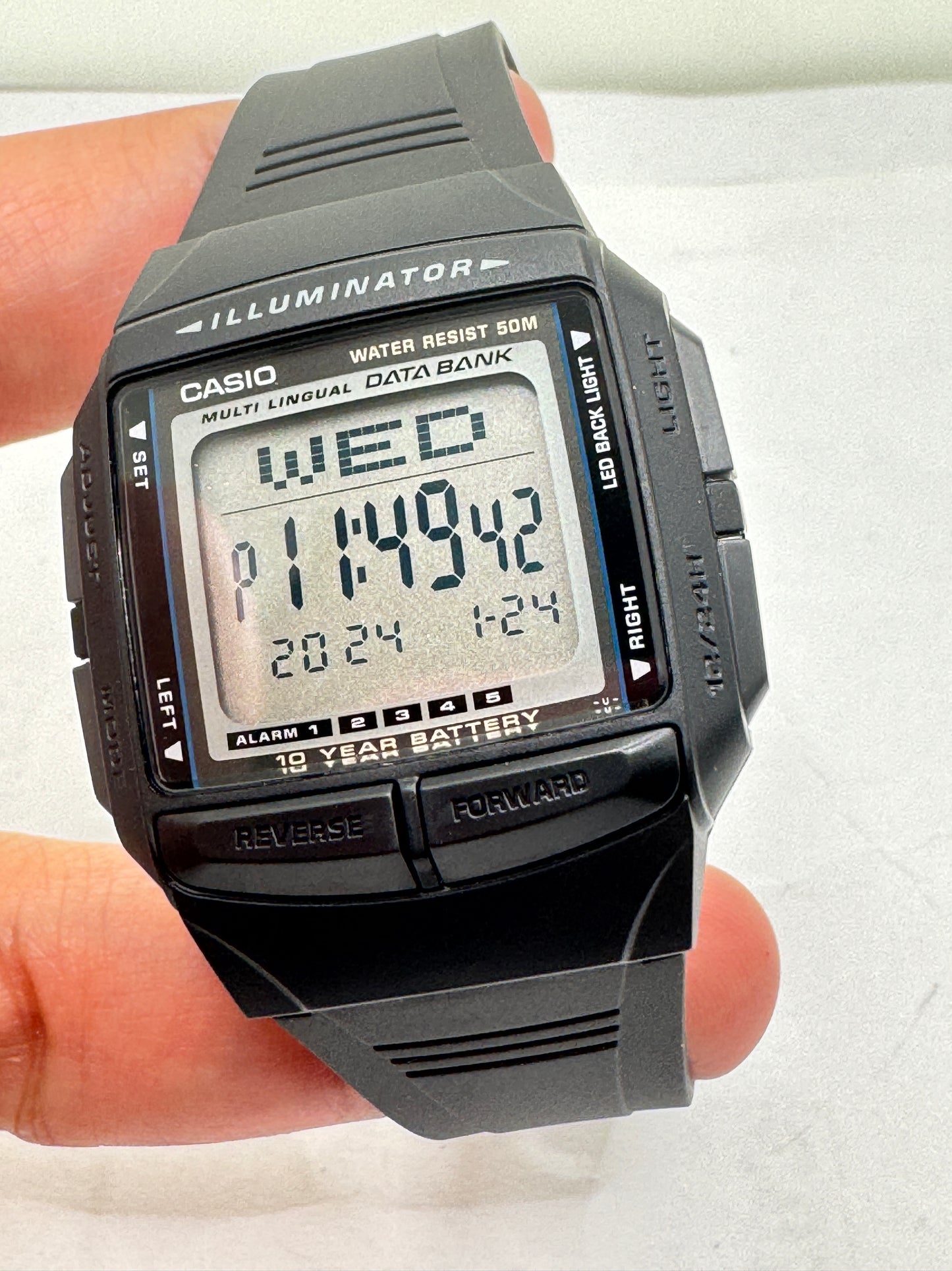 CASIO SPORTS WATCH FOR UNISEX SIZE , FOR MEN, LADIES OR FOR TEEN 34 MM DIAMETER CASUAL WORK OR DAILY WATCH BRAND NEW ITEM RUBBER PLASTIC BAND 9 INCHES ROUND LONG 