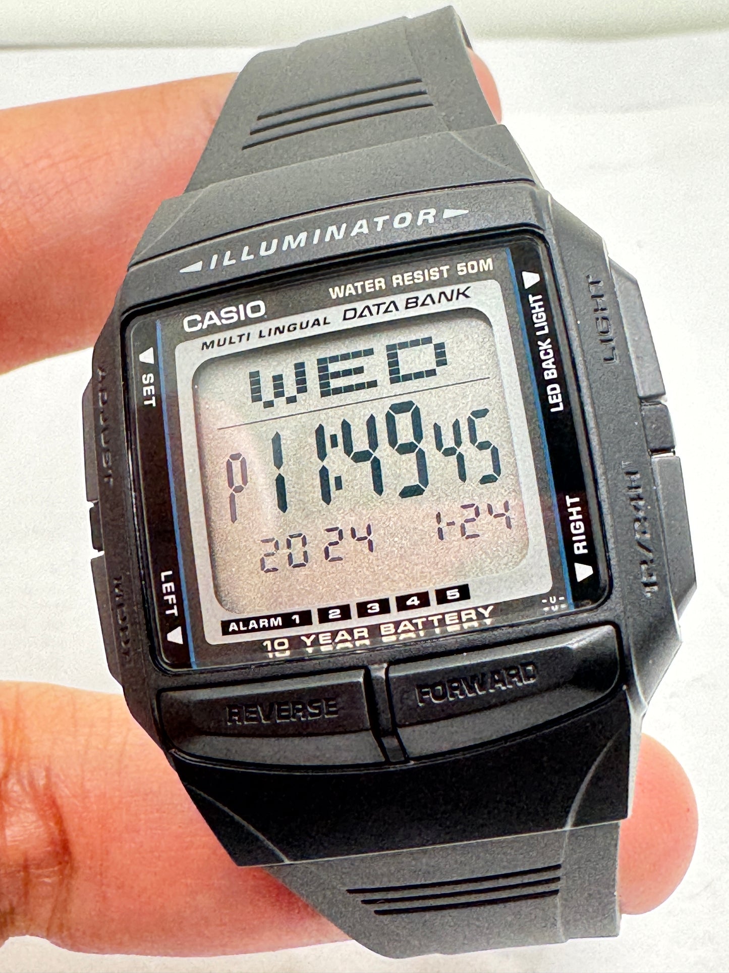 CASIO SPORTS WATCH FOR UNISEX SIZE , FOR MEN, LADIES OR FOR TEEN 34 MM DIAMETER CASUAL WORK OR DAILY WATCH BRAND NEW ITEM RUBBER PLASTIC BAND 9 INCHES ROUND LONG 