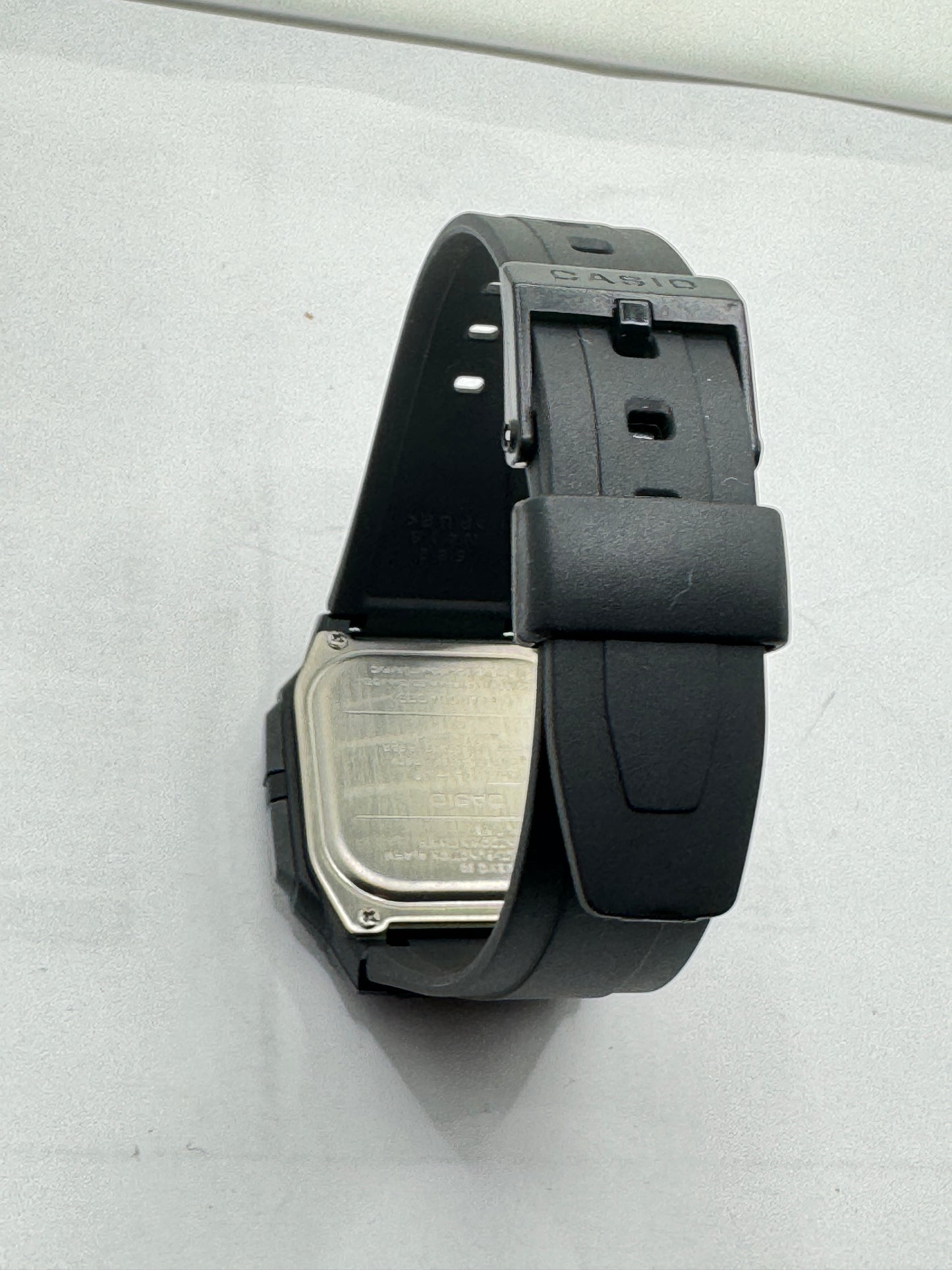 CASIO SPORTS WATCH FOR UNISEX SIZE , FOR MEN, LADIES OR FOR TEEN 34 MM DIAMETER CASUAL WORK OR DAILY WATCH BRAND NEW ITEM RUBBER PLASTIC BAND 9 INCHES ROUND LONG 
