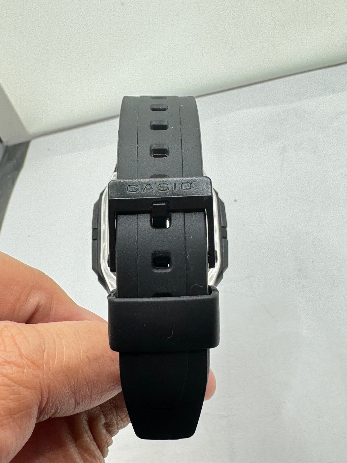 CASIO SPORTS WATCH FOR UNISEX SIZE , FOR MEN, LADIES OR FOR TEEN 34 MM DIAMETER CASUAL WORK OR DAILY WATCH BRAND NEW ITEM RUBBER PLASTIC BAND 9 INCHES ROUND LONG 