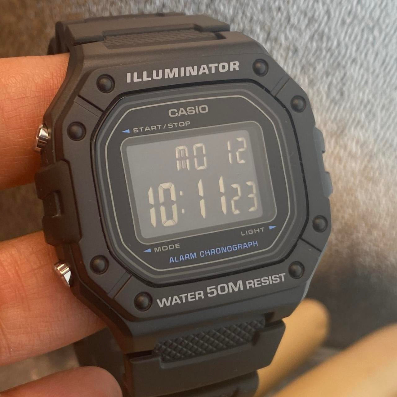 CASIO SPORTS WATCH FOR MEN OR FOR TEEN 40 MM DIAMETER CASUAL WORK OR DAILY WATCH BRAND NEW ITEM 9 INCHES ROUND LONG NEW ITEM , NEW BATTERY , LIGHT, TIMER, STOP WATCH 