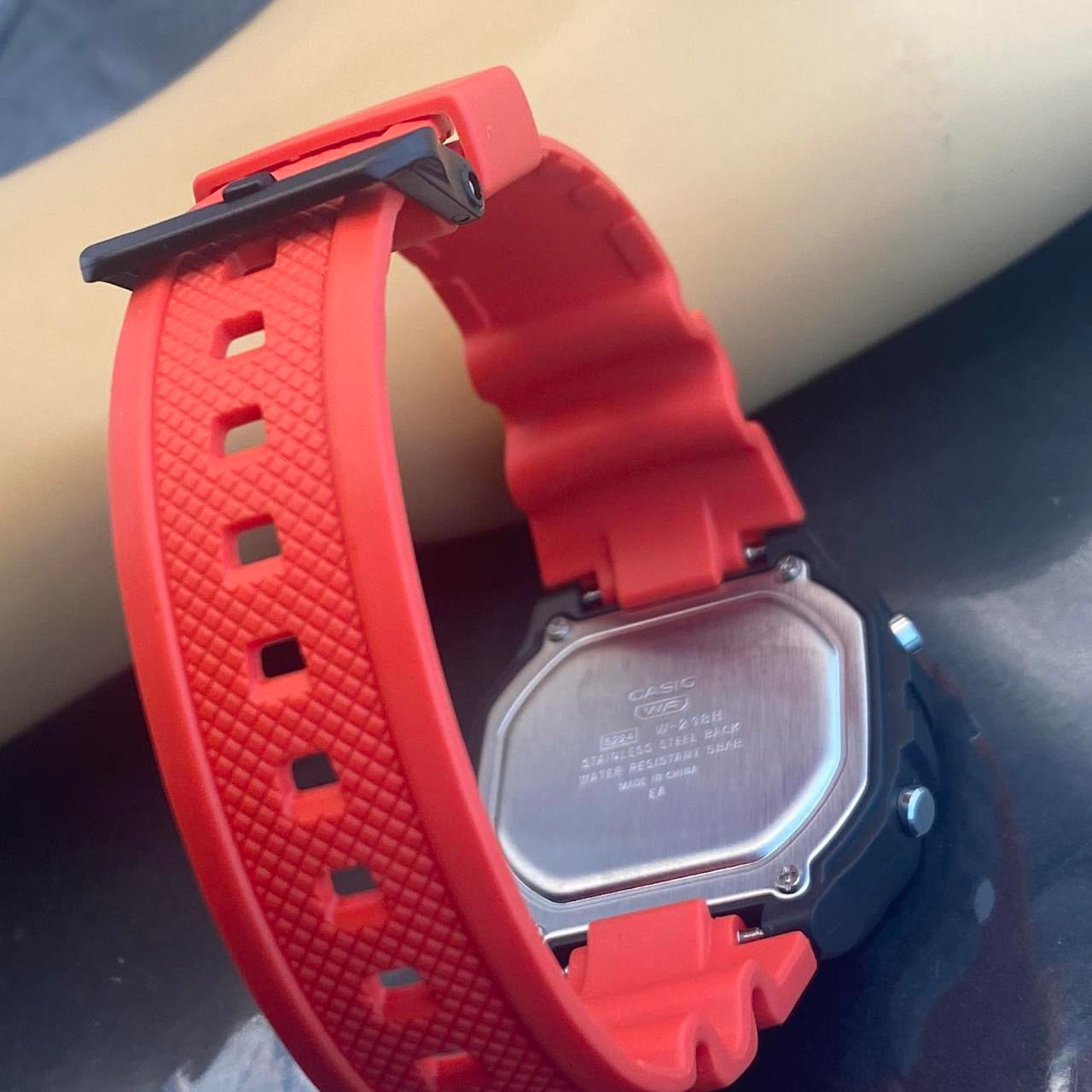 CASIO SPORTS WATCH FOR MEN OR FOR TEEN 40 MM DIAMETER CASUAL WORK OR DAILY WATCH BRAND NEW ITEM 9 INCHES ROUND LONG NEW ITEM , NEW BATTERY , LIGHT, TIMER, STOP WATCH 