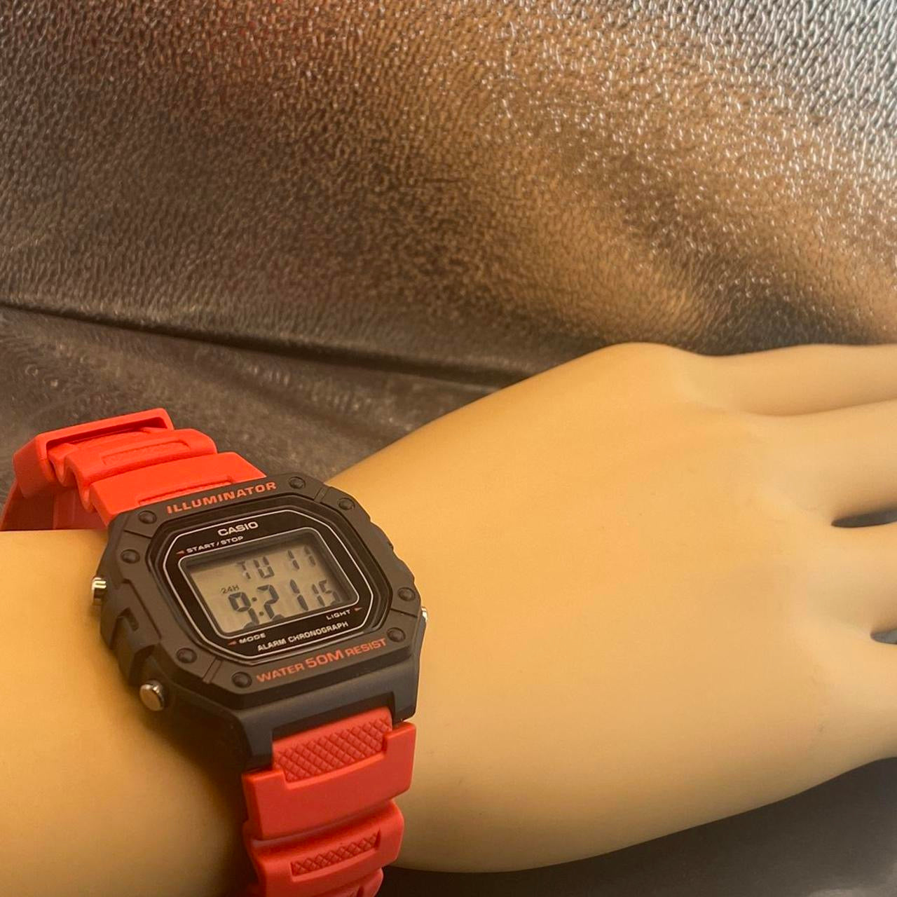 CASIO SPORTS WATCH FOR MEN OR FOR TEEN 40 MM DIAMETER CASUAL WORK OR DAILY WATCH BRAND NEW ITEM 9 INCHES ROUND LONG NEW ITEM , NEW BATTERY , LIGHT, TIMER, STOP WATCH 