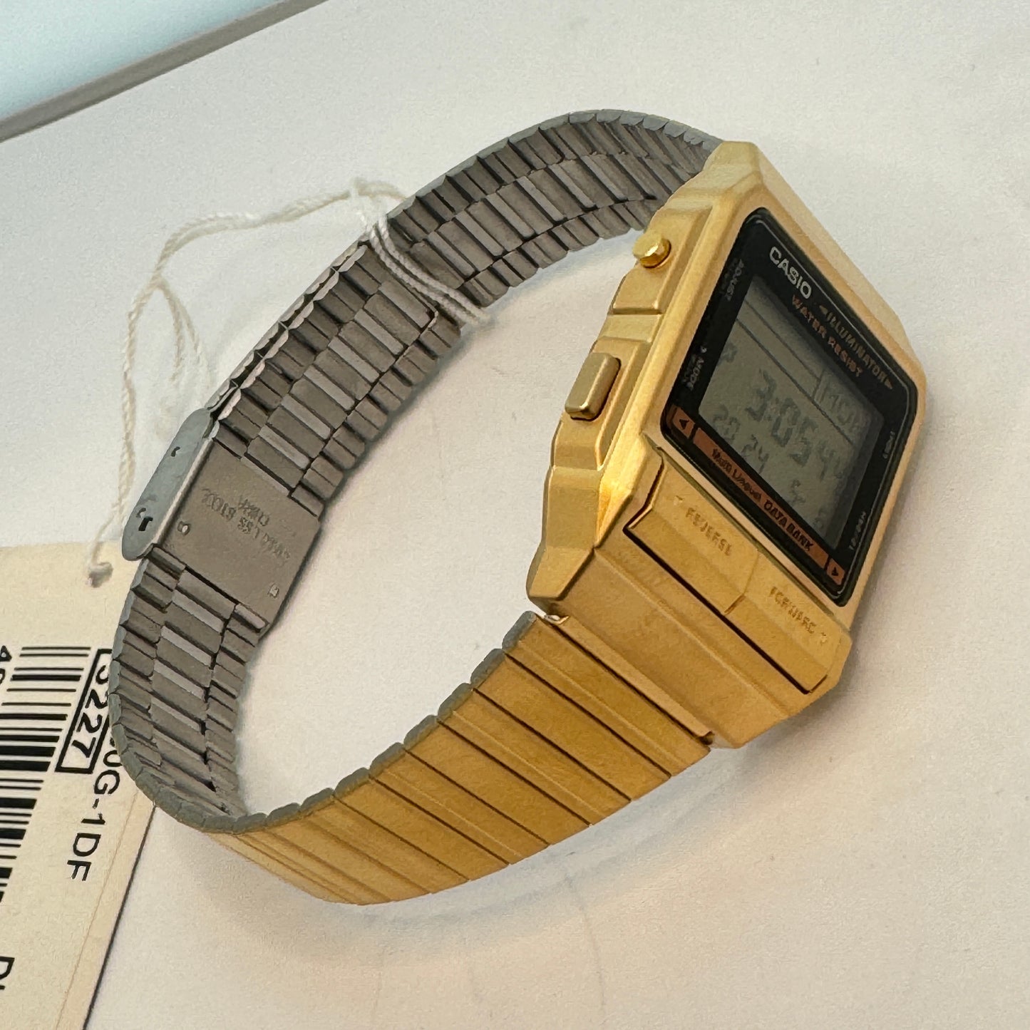 Casio Watch Men , Teen or Men Size 40 mm Diameter Digital / Alarm / Timer / Light Digital This is brand new design just came Rubber Band Color Gray and Black Fits 9 inches Long Brand New Item 