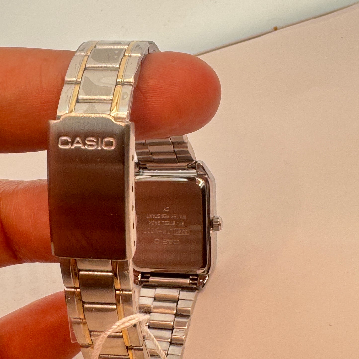 Ladies Casio Watch Adult /Ladies or  for Young Teen Bracelet Watch too 
extra small size 
Fancy  Band New Watch 

Stainless Steel 
New Battery Installed Inside 
Band Length is aroud 7 inches Long

30 mm Diameter Extra Small
