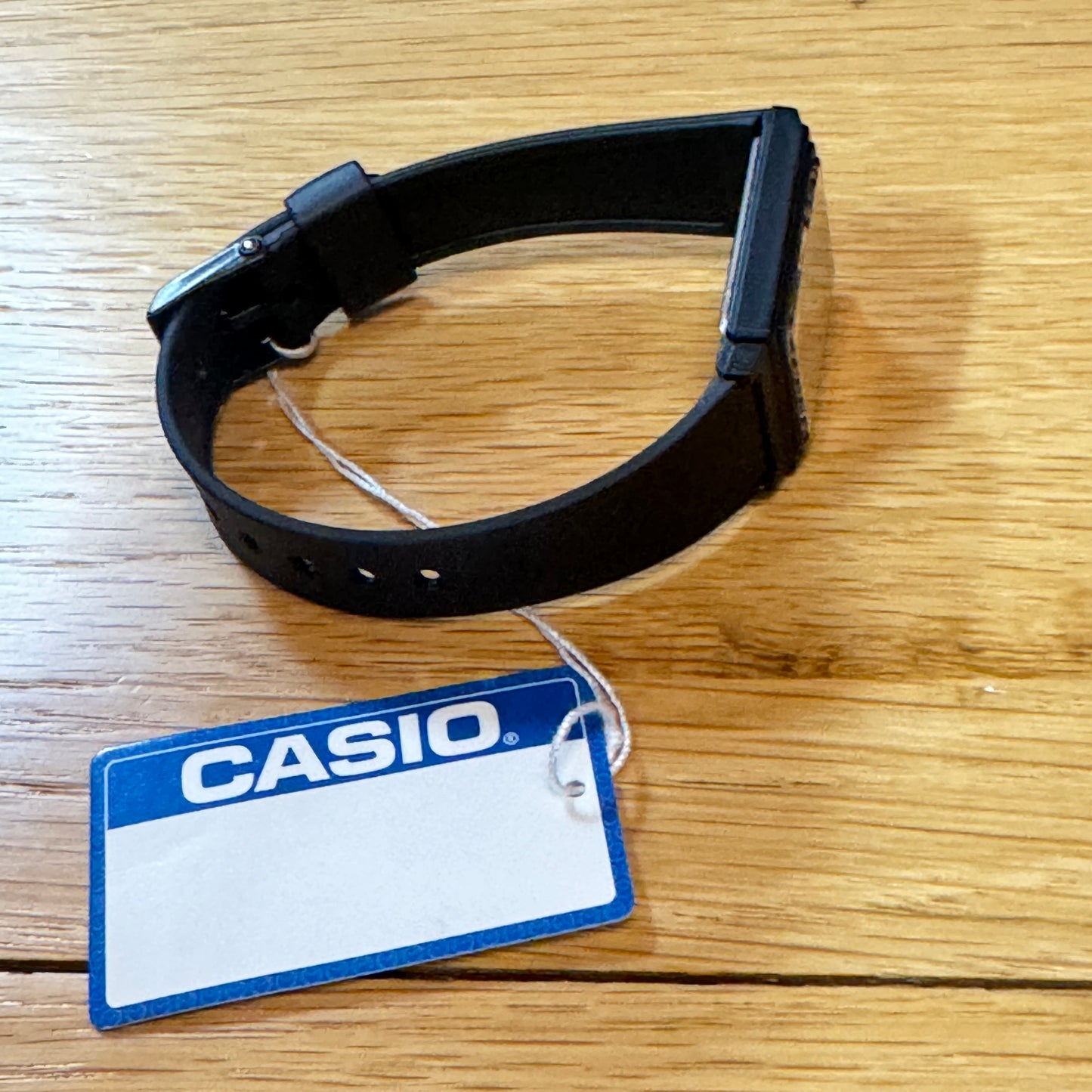 Casio Watch 
Unisex Size 34mm Diameter 
For Ladies / Men  / Teen too
New Item 
New Battery Inside 
Rubber Band Fits up to 8 inches Long 
Lightweight in Your Wrist