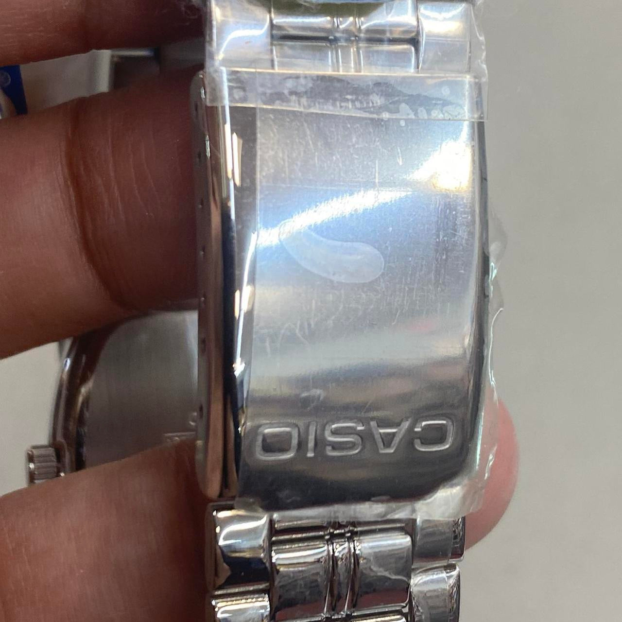 Casio&nbsp; Brand Watch for&nbsp; Ladies or for Young TEEN , Medium Size 30mm Diameter,&nbsp;  Made of Strong Stainless Steel Material&nbsp;  Fits up to 8 inches Round LONG&nbsp;  Brand New Battery Installed Inside&nbsp;  Water Resistant&nbsp;
